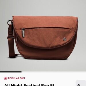 Very gently used lululemon cross body purse in military green.